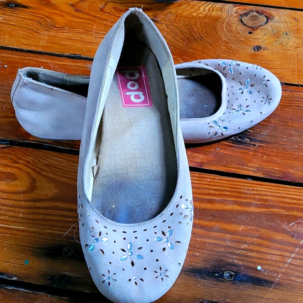 Tan flats